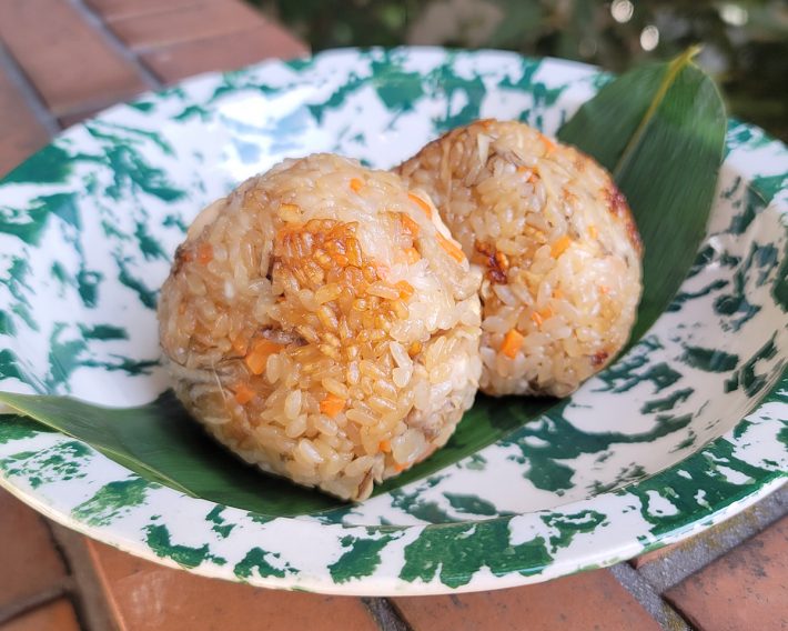 我が家の人気メニュー「鶏おこわ」で作るおにぎり