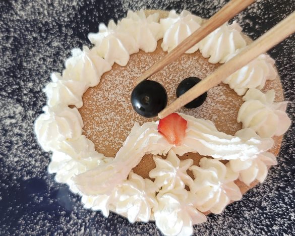 ブルーベリーは上下逆だとまったく違う表情になるので、お好みで