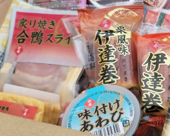 今年ますますパワーアップしているローソンストア100の「100円おせち」。目玉は、「味付けあわび」。もちろんぜーんぶ108円（税込）！