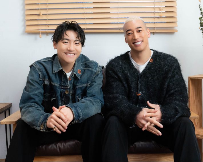 左から、小森隼さん、関口メンディーさん