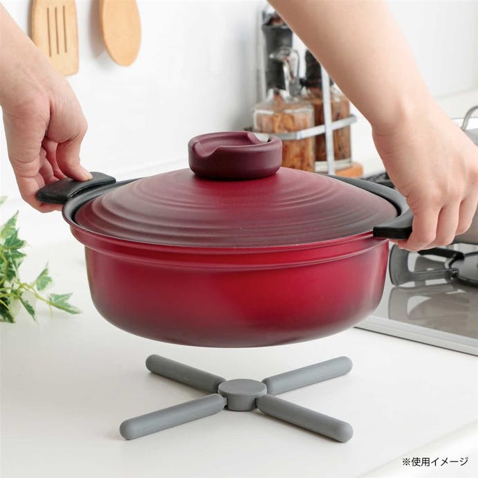 折りたたみできる鍋敷き　グレー／¥498