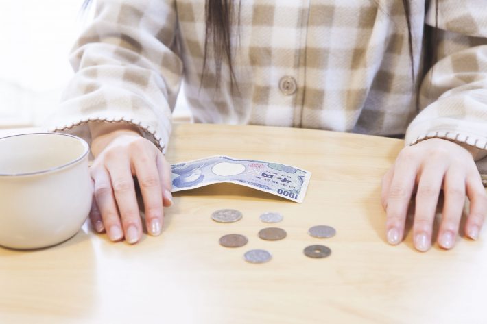 お金　女性