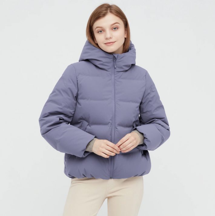 UNIQLOのシームレスダウンパーカならBLUEがおすすめ。