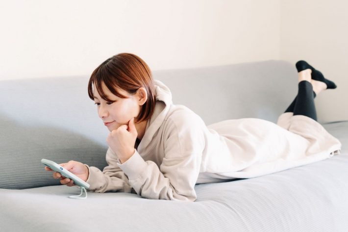 ゴロゴロしながらスマホで勉強