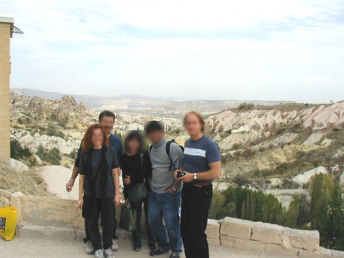 現地ツアー中の記念写真。中央が美子さん