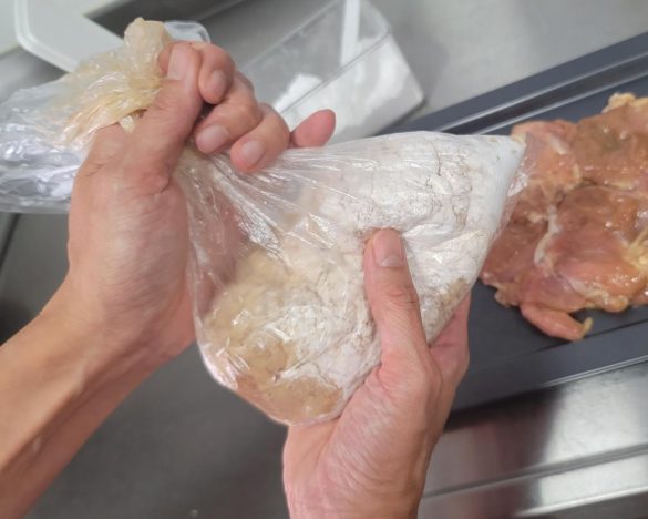 ビニール袋の中で完結するので、手が汚れない