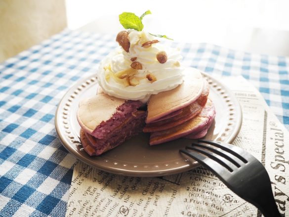 カルディ「紫芋パンケーキミックス」もっちり! 素朴な甘さでおいしい