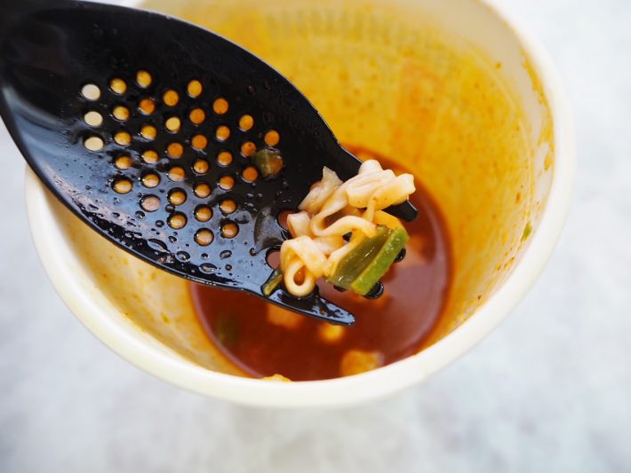 最後に残った短い麺もすくえちゃう。