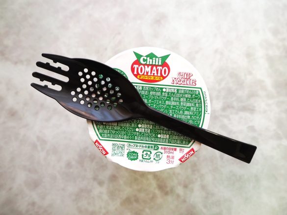 お湯を注いで3分待機。