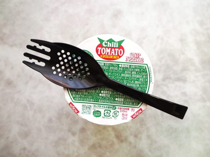 カップラーメンを食べるのに便利「スクーン」