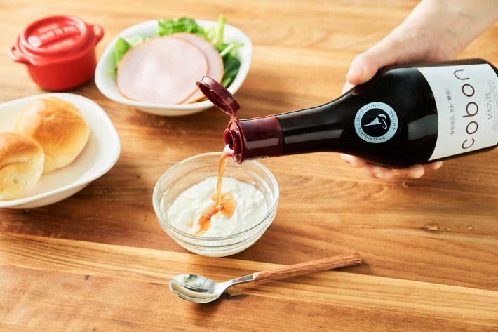 ヨーグルトに注いでみました