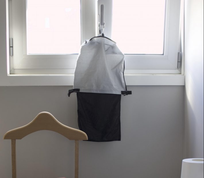 下着をバッグに入れたまま干せます。