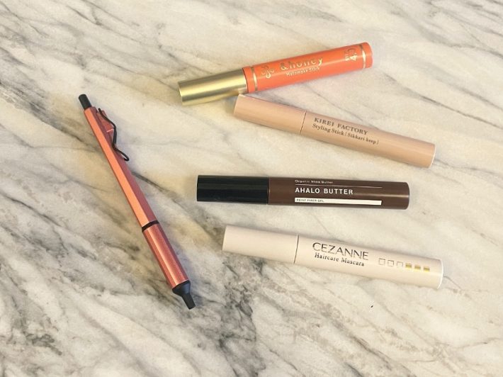 マスカラのような「ブラシ状アイテム」がおすすめ