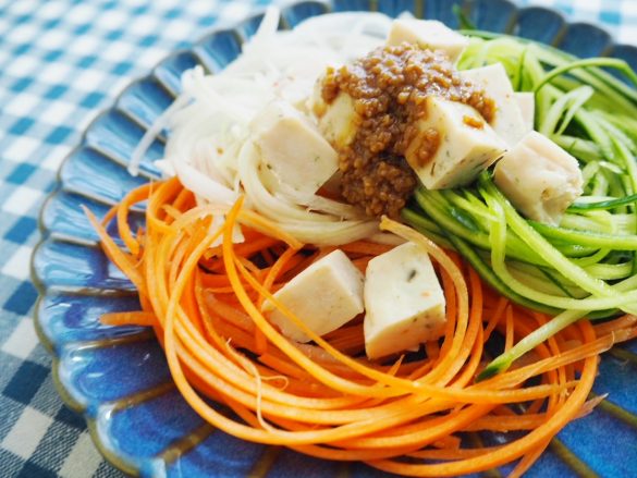 ダイソー「具材が散らないせんぎりピーラー」買って大正解!すごく便利