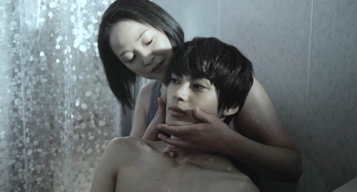 『親密な他人』より© 2021 シグロ／Omphalos Pictures