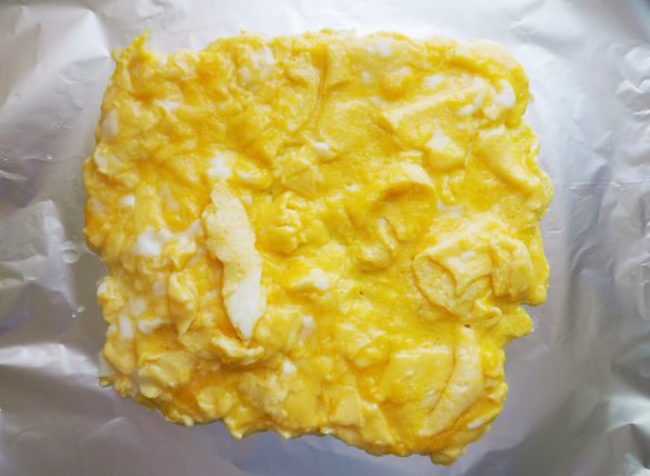 別のアルミホイルの上に移動します