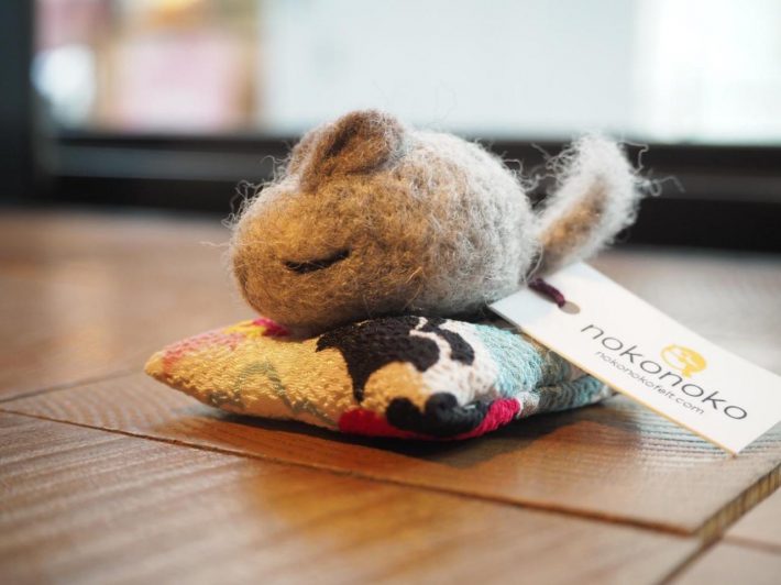 羊毛フェルトのまんまることり