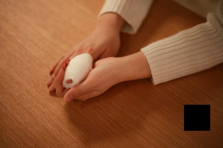 人差し指を骨折、泣く泣く伴奏をあきらめる