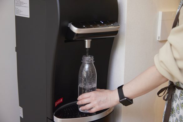ボトルに入れて持ち歩けば飲み物代の節約に