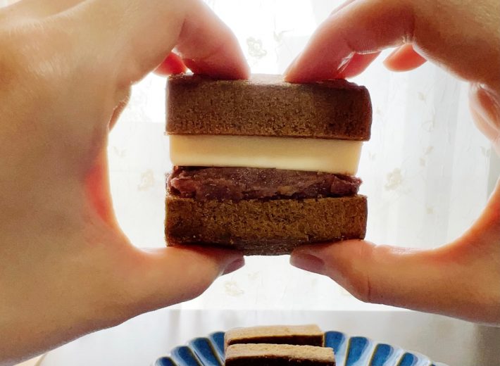 粒あんを塗り、バターを挟めば出来上がり！