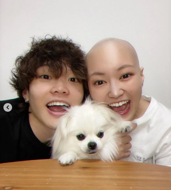 （左）ハゲカレさん、（右）ハゲカノさん