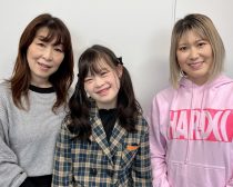 （左）斉藤由美さん、（中央）菜桜さん、（右）ライターの姫野桂さん