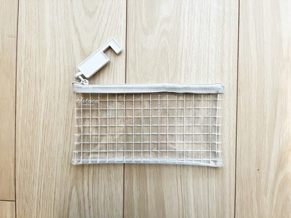 セリア「“スマホが立てられる”ペンポーチ」の画像