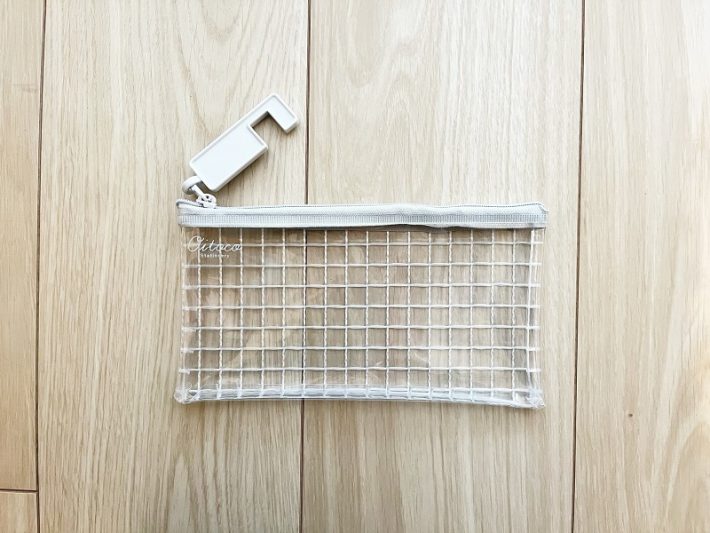 セリア「“スマホが立てられる”ペンポーチ」の画像