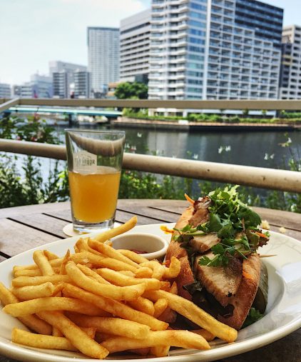 莉子さんと先輩がランチした際の写真