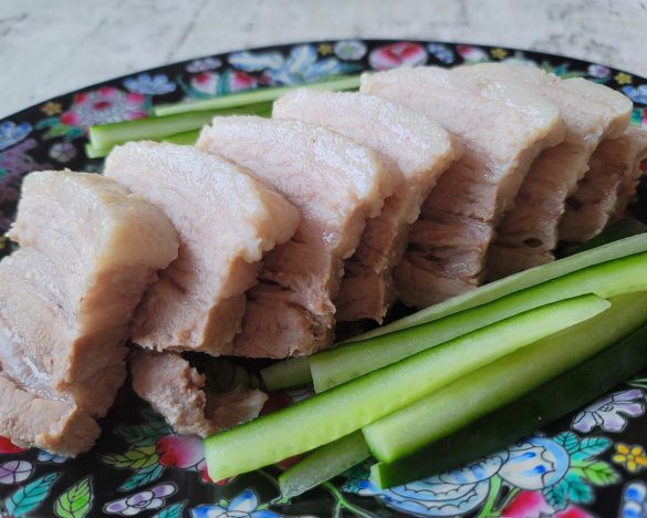 程よく脂身が抜けた「ゆで豚」