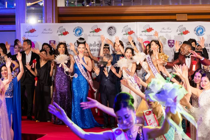 フィナーレも笑顔でダンスで幕を閉じます