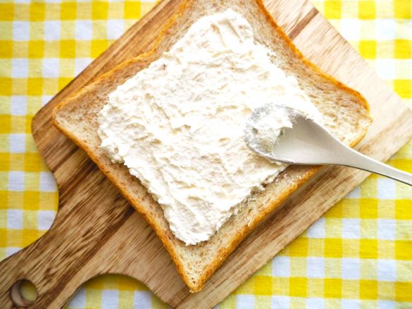 食パンに塗っていきます