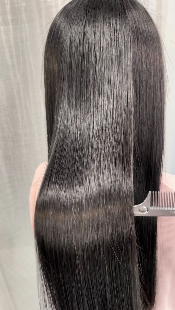 キューティクルの整った毛髪の写真