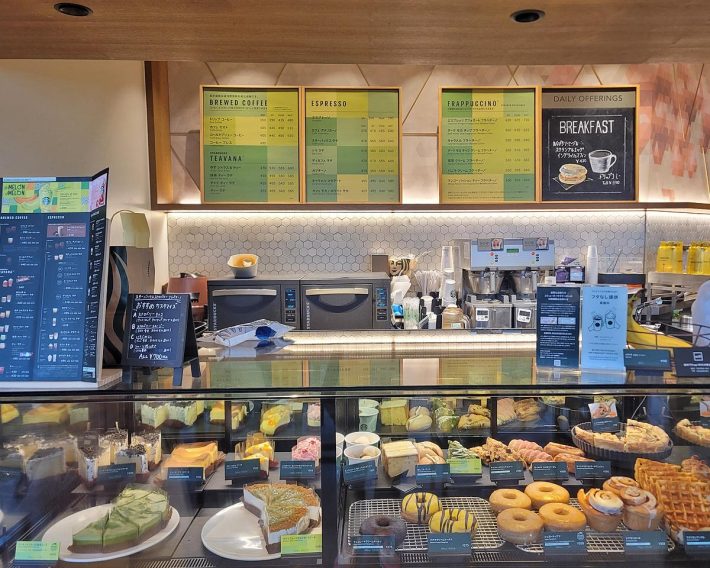スタバの店内。なんとなく、“何か”を感じませんか？