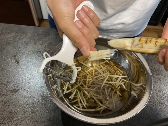 上手く切れていないが手で千切ればヨシ