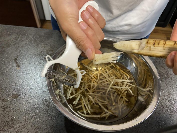 上手く切れていないが手で千切ればヨシ