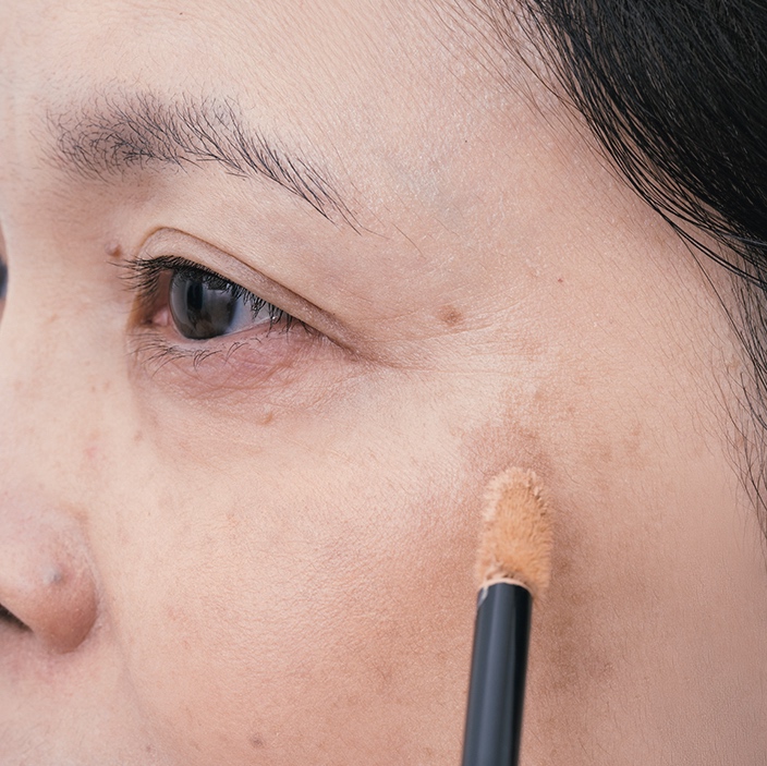 シミ部分だけに直接つける