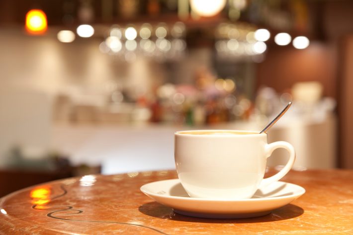 カフェのコーヒーカップ