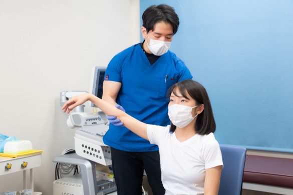 触診をうける筆者。