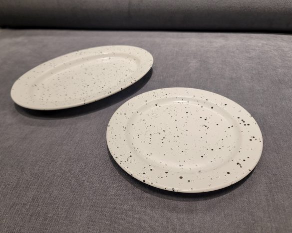 フラットな丸皿やオーバル皿