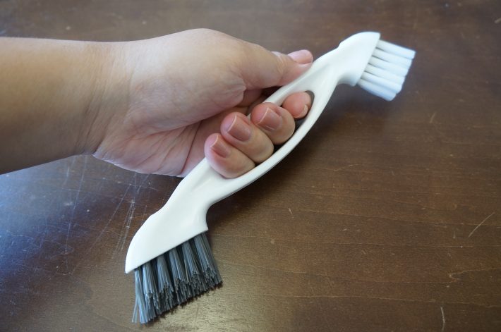 グリップや指置きポイントもあって持ちやすさにこだわっている