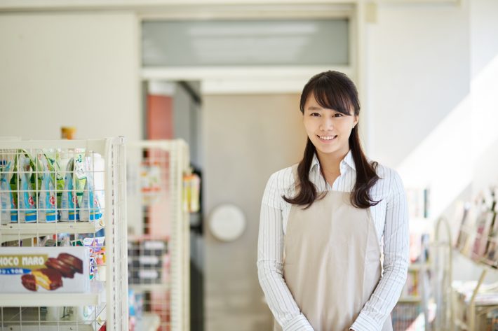店で働くスタッフ