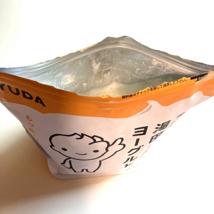 アルミパウチのジップ付き容器に入っている