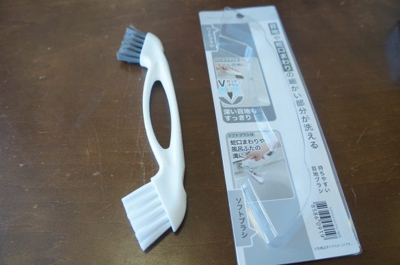 両端にタイプの違うブラシがついている