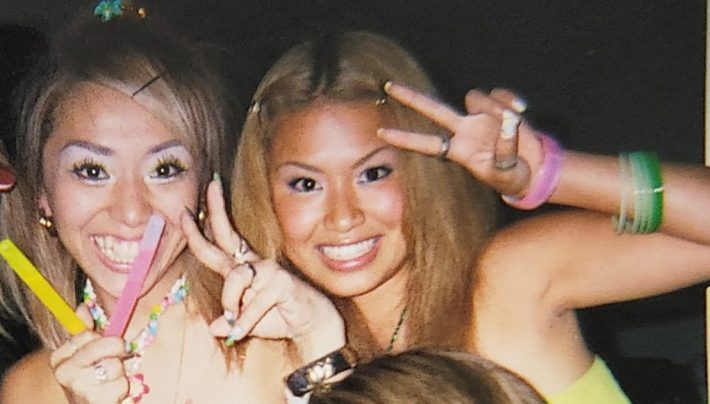 ギャル時代の藍原さん（左）