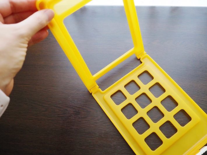 パカッと開くと、こう