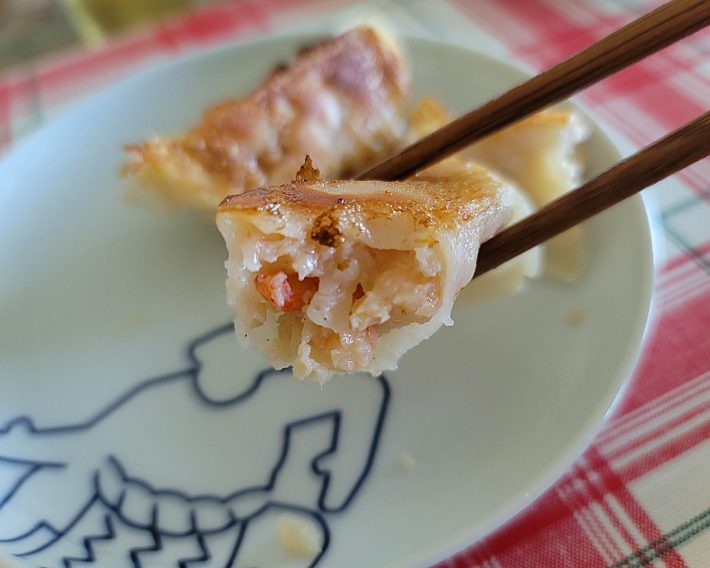 海老がたっぷり入った餃子、自分ではなかなか上手に作れません