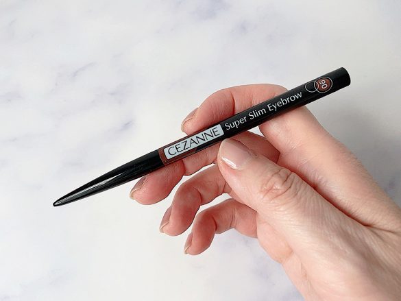 セザンヌの「超細芯アイブロウ」06ベリーブラウン 550円(税込)