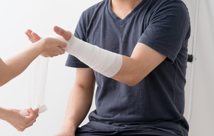 腕が血だらけに