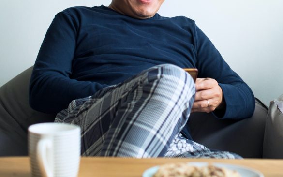 カラオケで急に吐き気をもよおす夫、その後まさかの出来事が